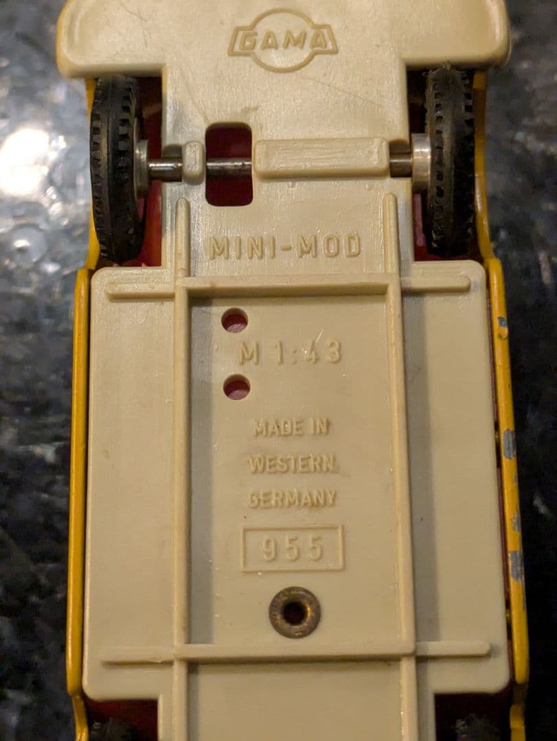 Volkswagen Type 2 (T1) ミニカー イエロー