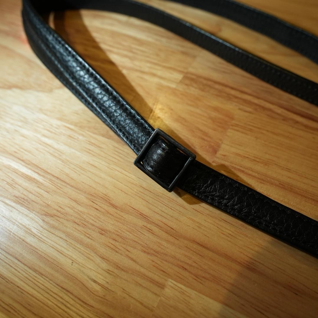 【美品】objcts.io アジャスタブルレザーストラップ一体型 マイクロバッグ