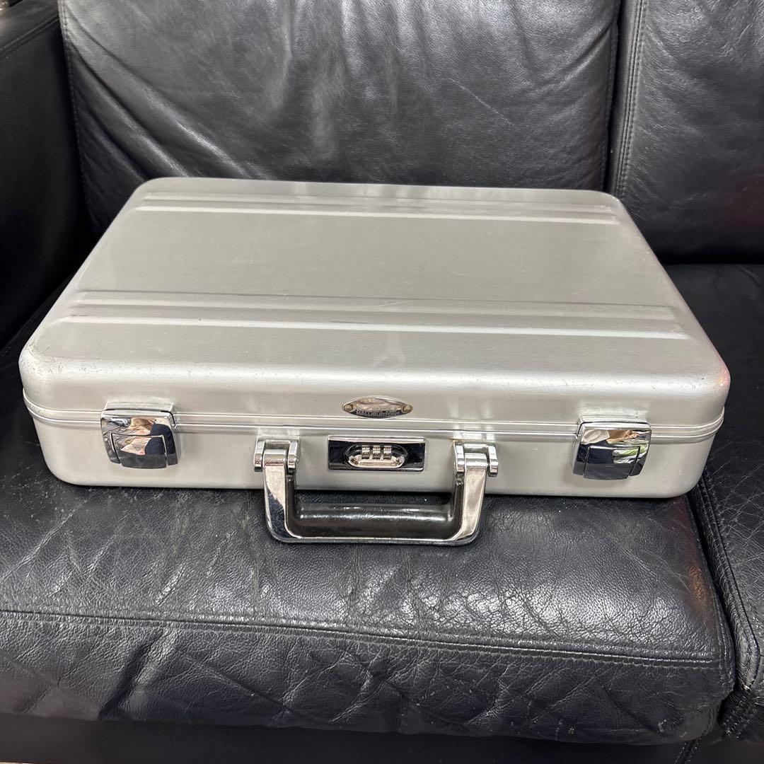 ゼロハリバートンセキュリティケース アルミ シルバー