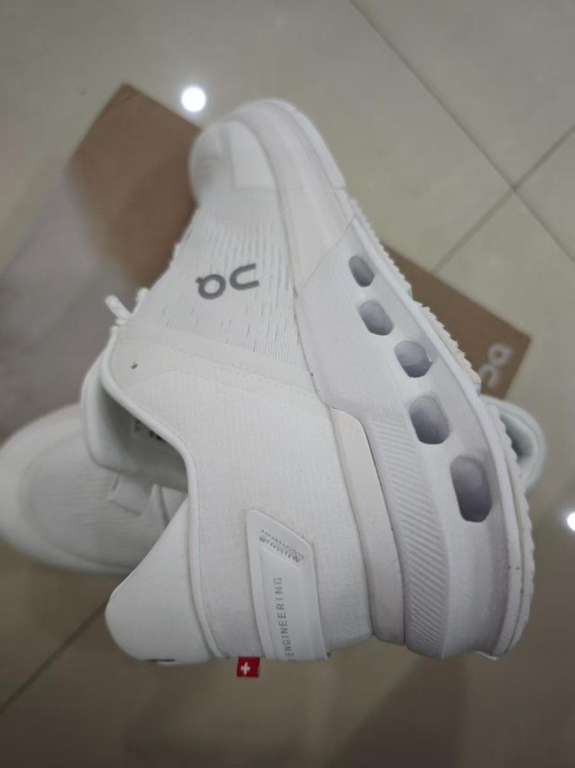 ON Cloudstratus ホワイト ゴルフシューズ