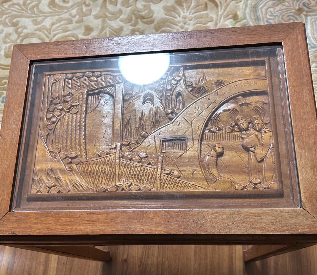 美品　ガラス　伝統的な木彫り細工が施されたローテーブル　アジアン家具ビンテージ