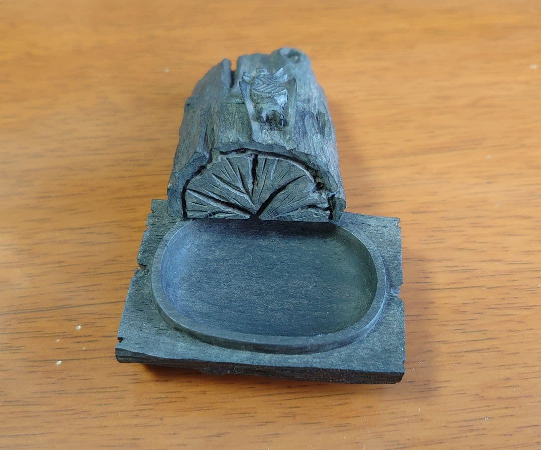 小玉治朗 「炭に鈴虫」黒柿 木彫香合 茶道具 共箱付き