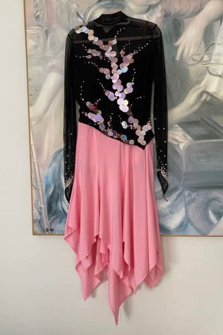 タカダンス ピンクとブラックのラテンドレス