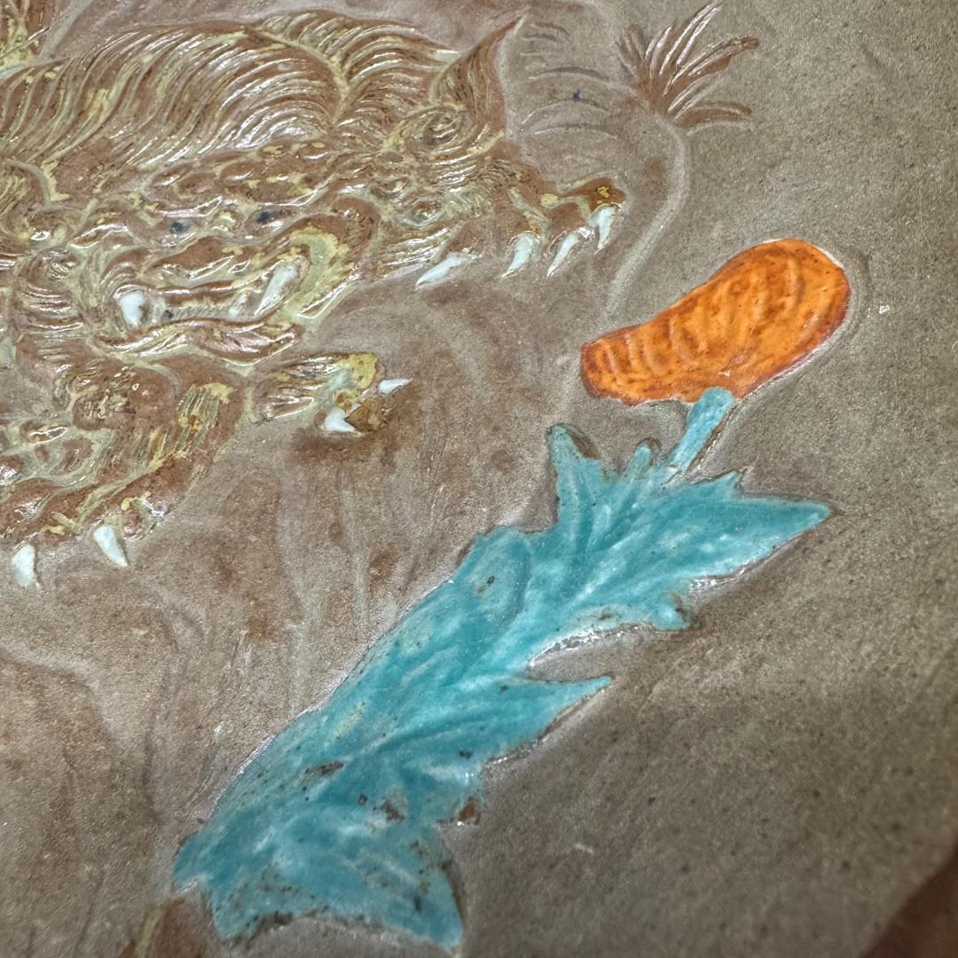 【希少】鍋島焼 名工 嘉秀作　麒麟図　浮彫 彩釉