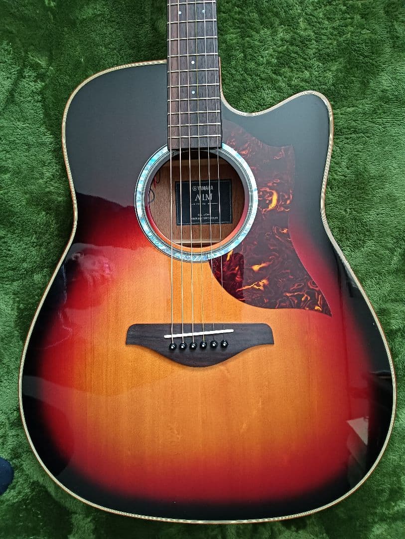 ヤマハ　エレアコギター　A1M