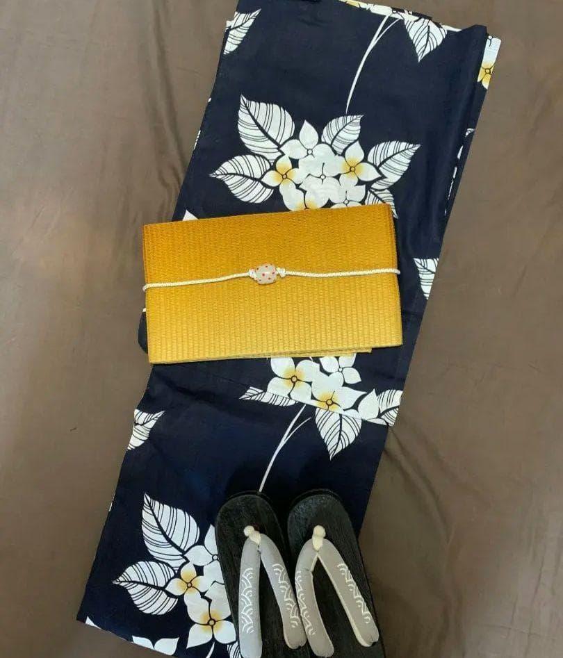 画像の黄色帯付き◆大人ゆかた◆品ある紫陽花（あじさい）紺浴衣◆