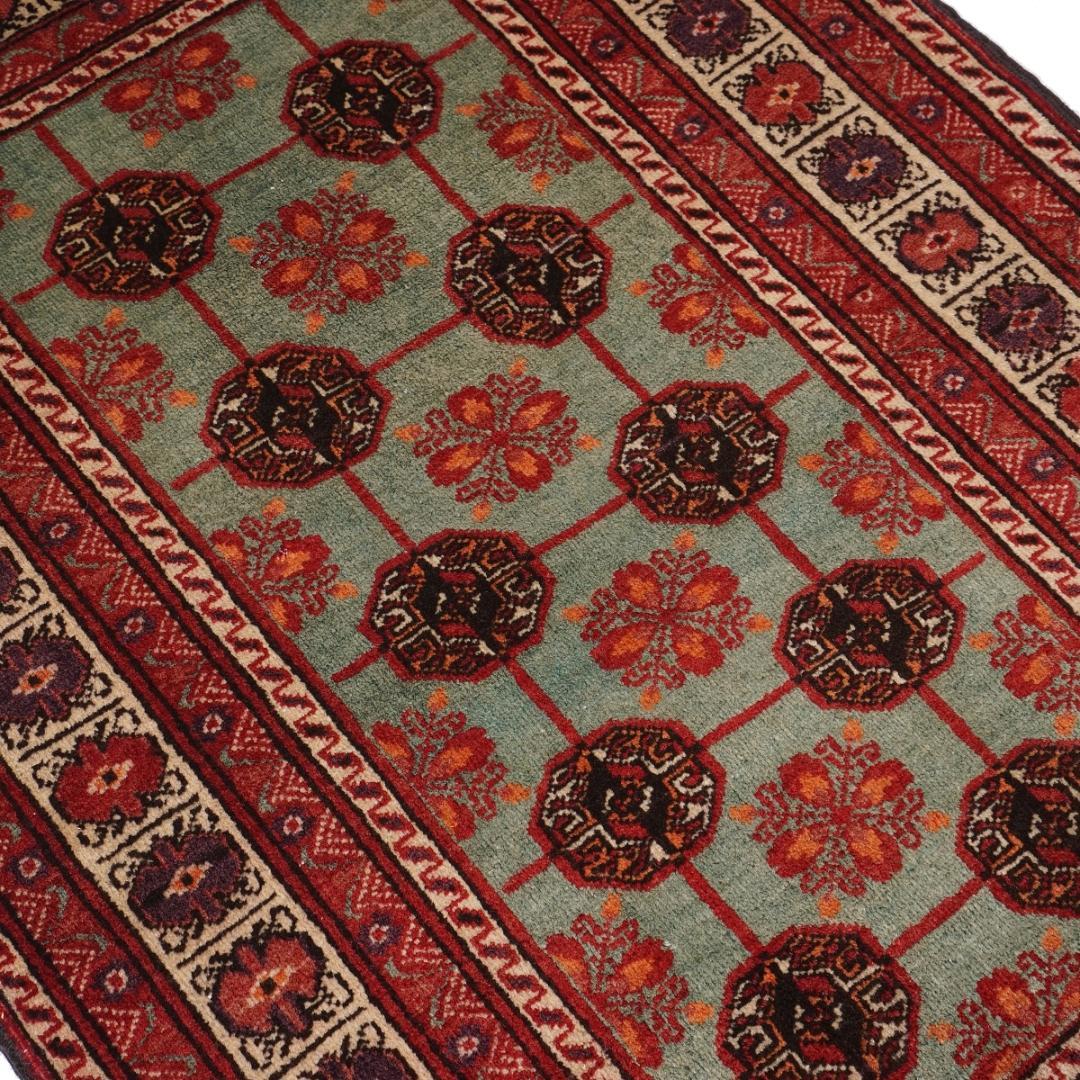 にわとり様　バルーチ 94×68cm トライバルラグ ペルシャ絨毯