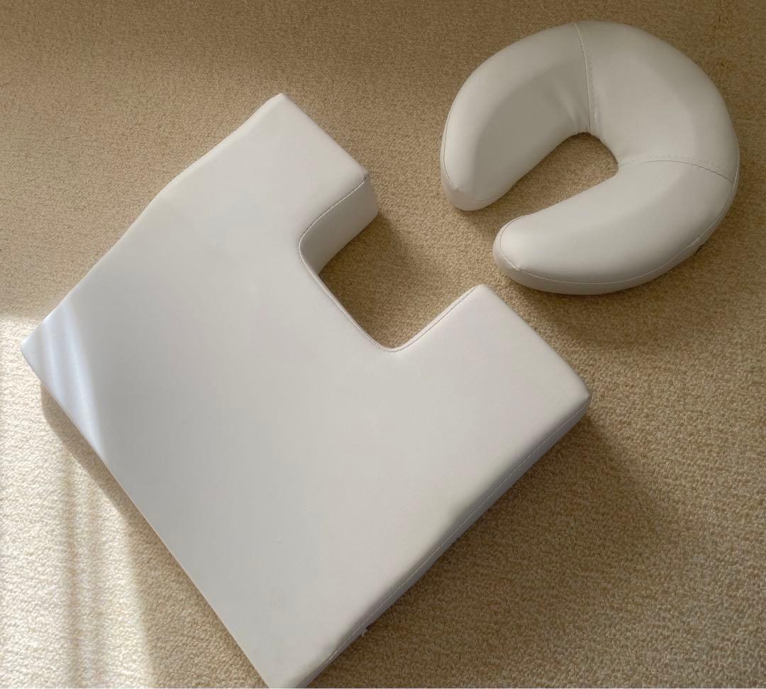 折りたたみ式　マッサージベッド、胸当て、フェイスマットのセット