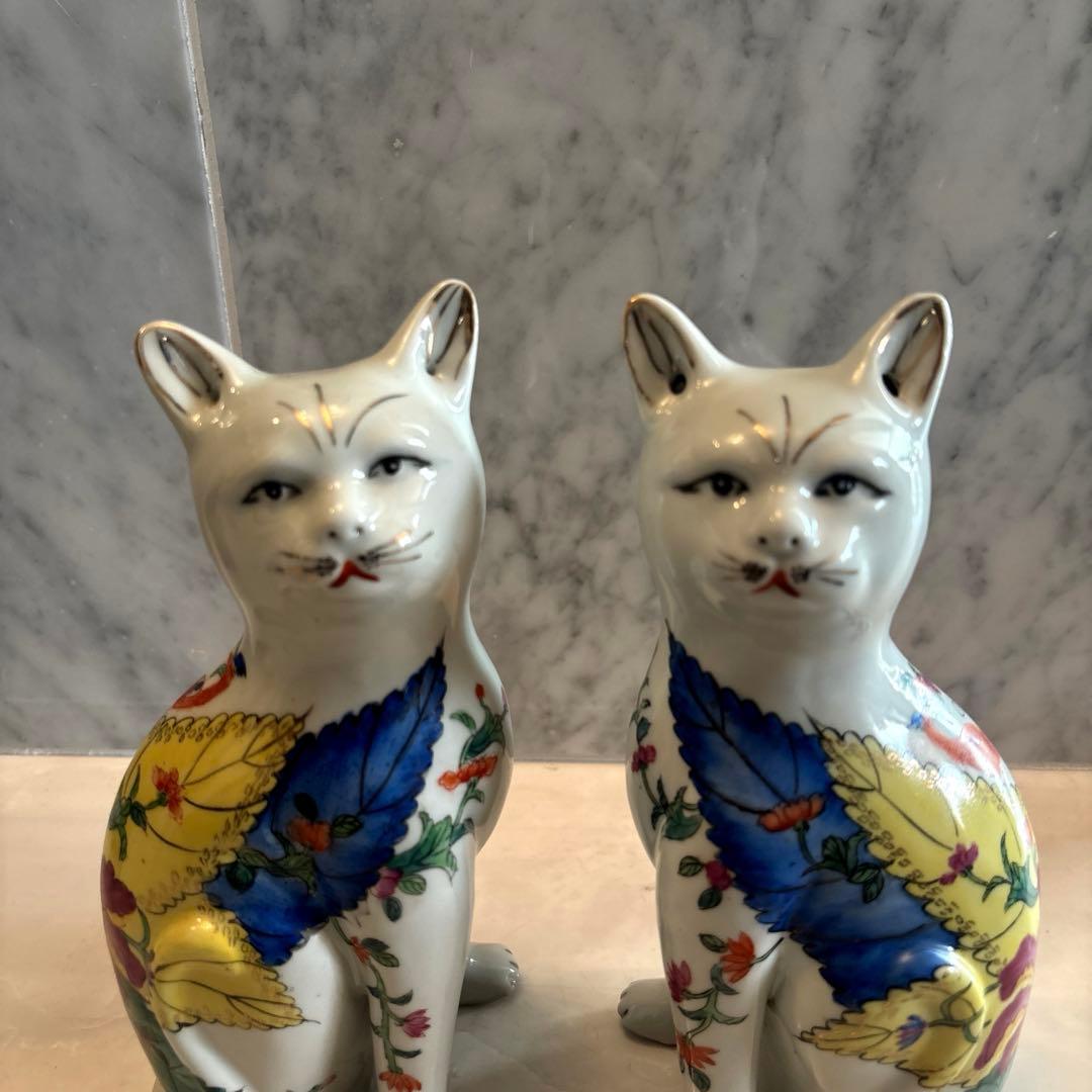 アンティーク　妖艶な瞳と手描きのお花が芸術的な珍しいペア猫ちゃん