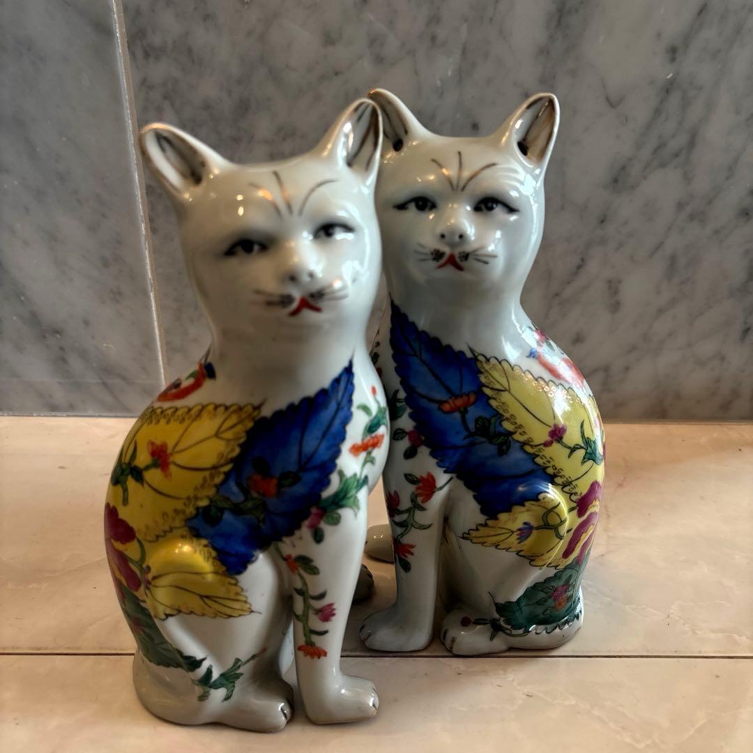 アンティーク　妖艶な瞳と手描きのお花が芸術的な珍しいペア猫ちゃん