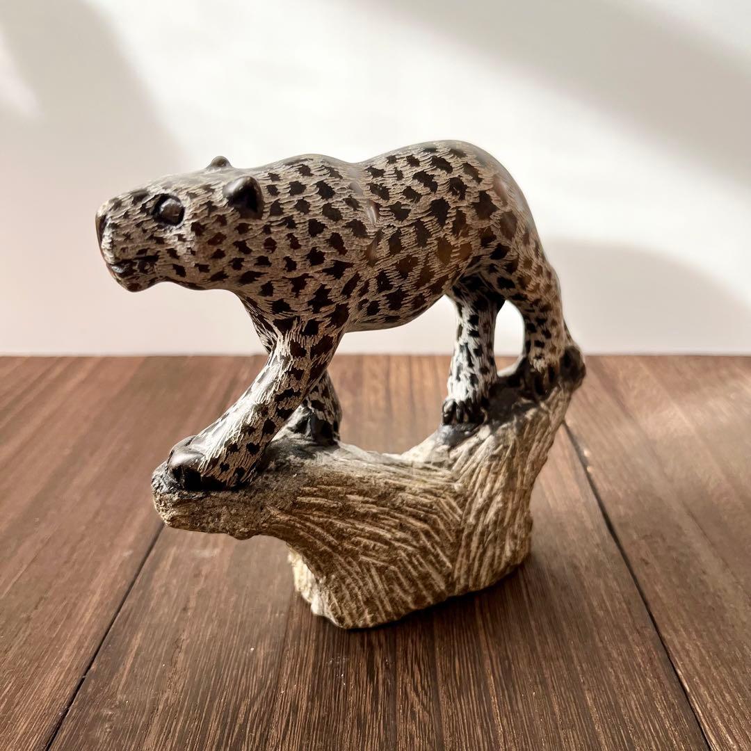 ソープストーン　ヒョウ　置物　石　アフリカ
