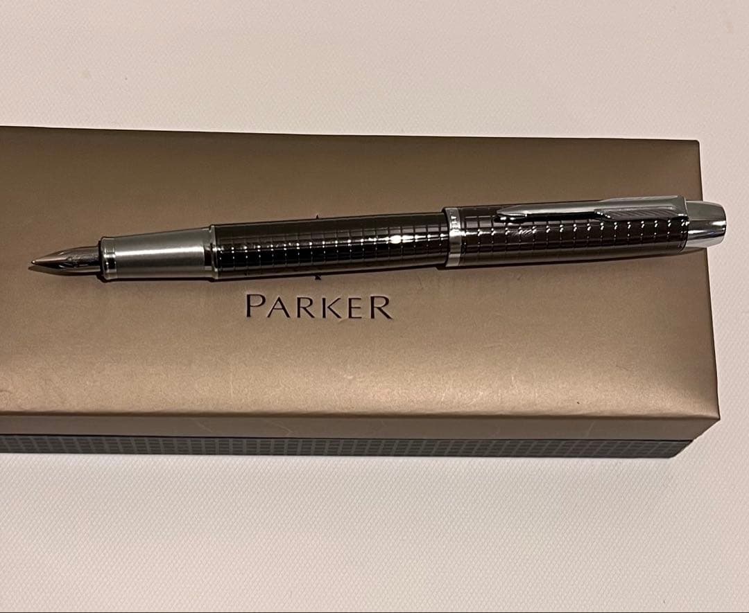 ほぼ未使用　パーカー　PARKER F 万年筆　シルバーケース付き　動作確認済み