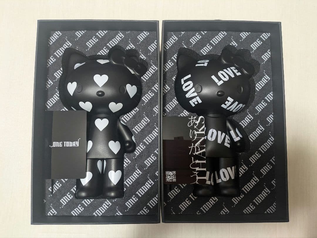 BARNEYS NEWYORKハローキティブラックシリーズハート＆LOVE