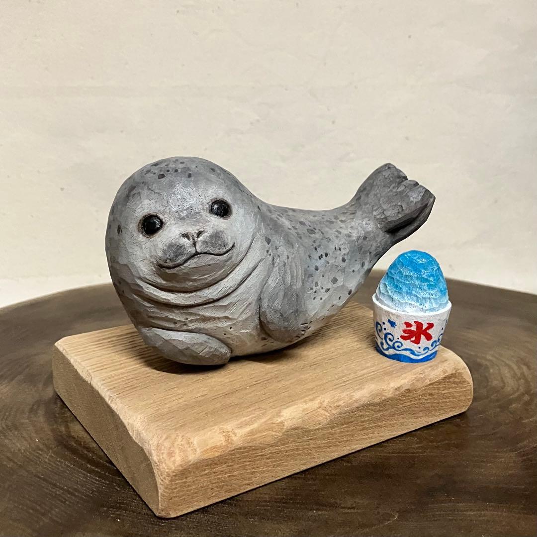 木彫りのアザラシ