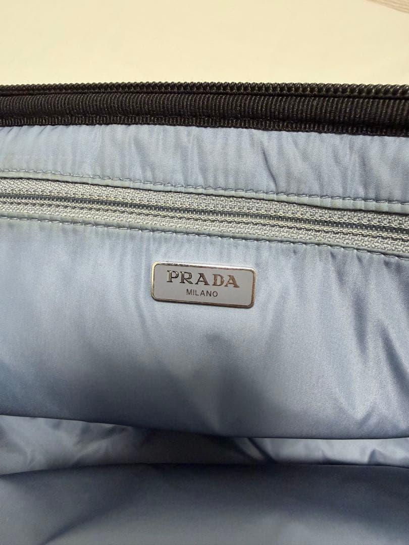 PRADA ブラックナイロンハンドバッグ