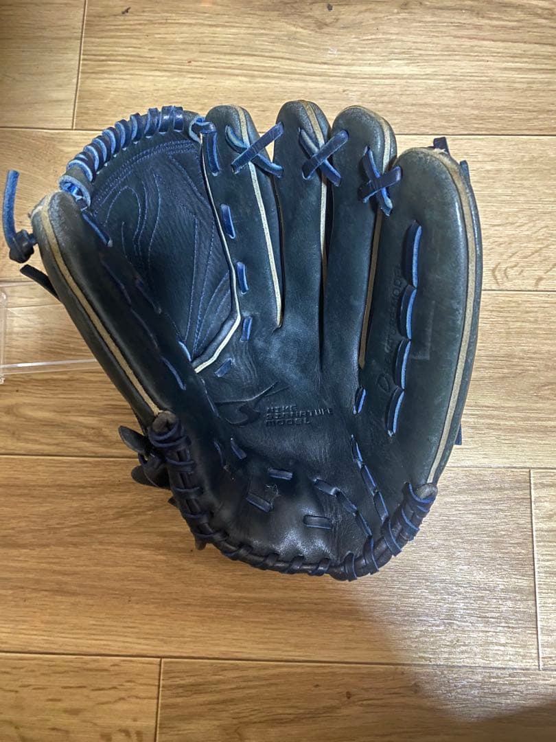 ナイキ　投手用　軟式グローブ　ダルビッシュモデル