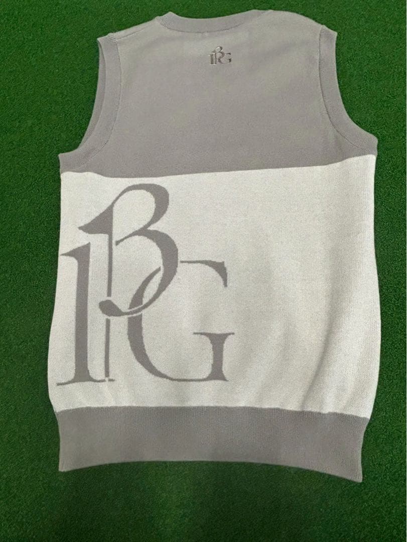 1piu1uguale3 ウノピュウ　ゴルフ　メンズ　ベスト　サイズ4