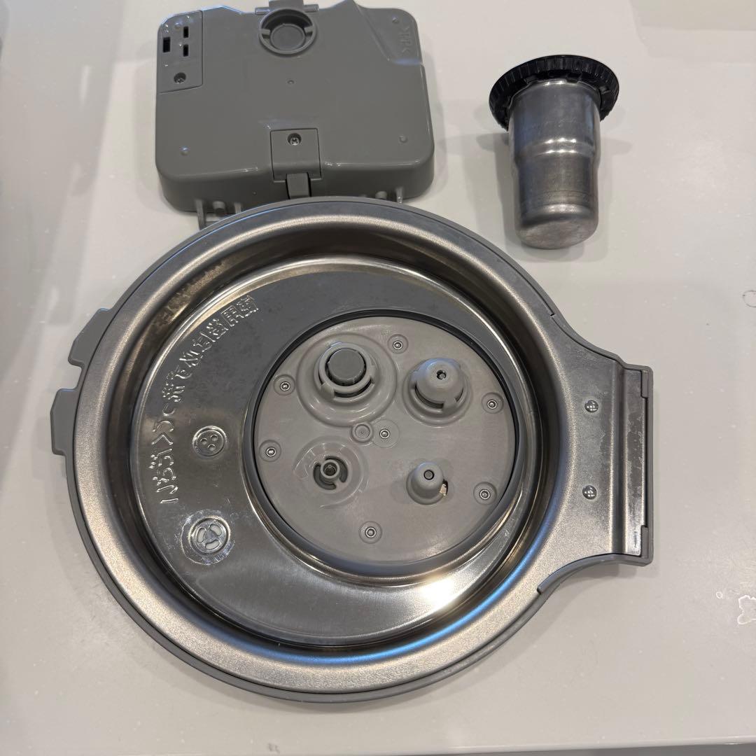 美品 Panasonic 炊飯器5.5合 SR-VSX101-W 2022年製