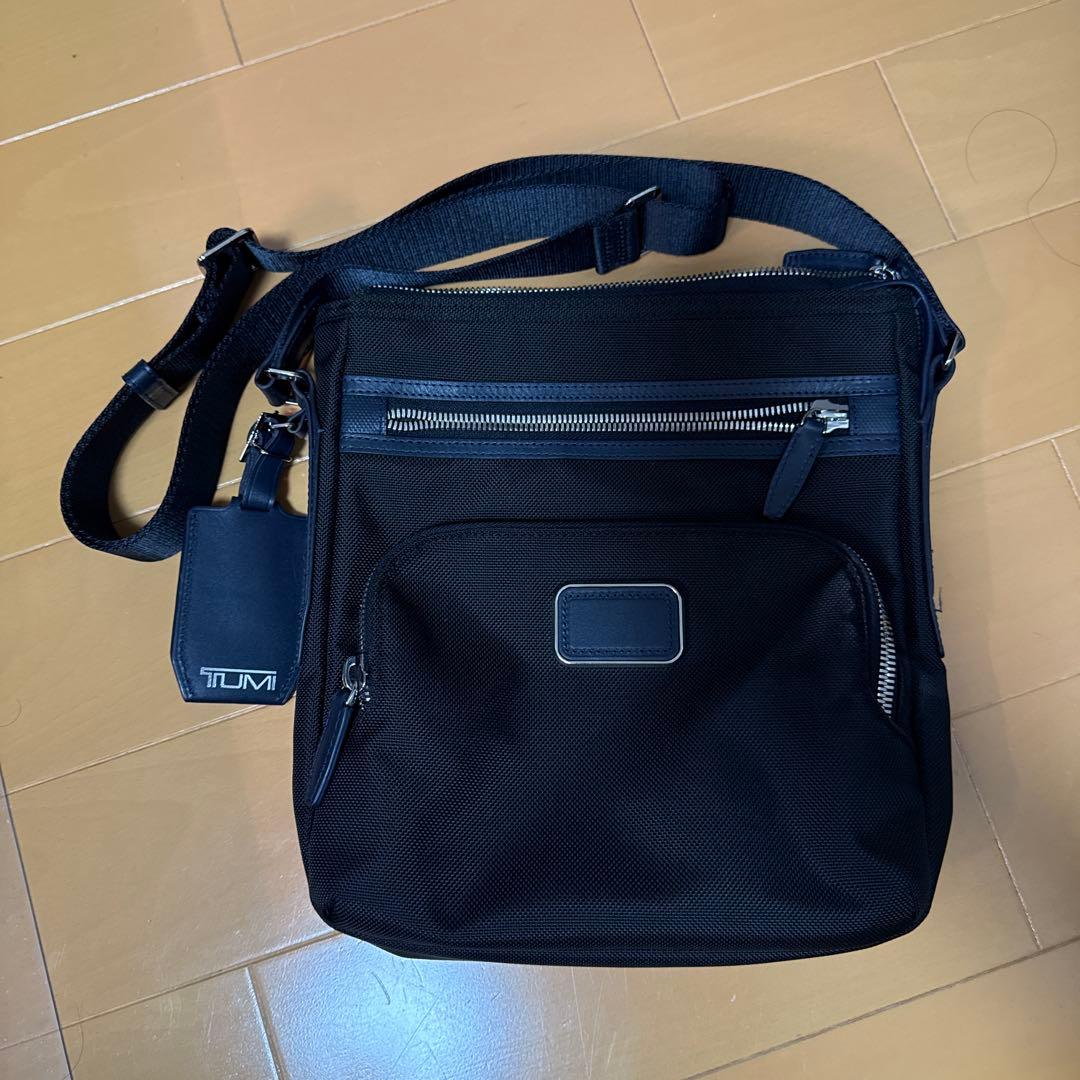 s*s様 TUMI ショルダーバッグ 黒 JARVIS ノース・サウス・クロスボ