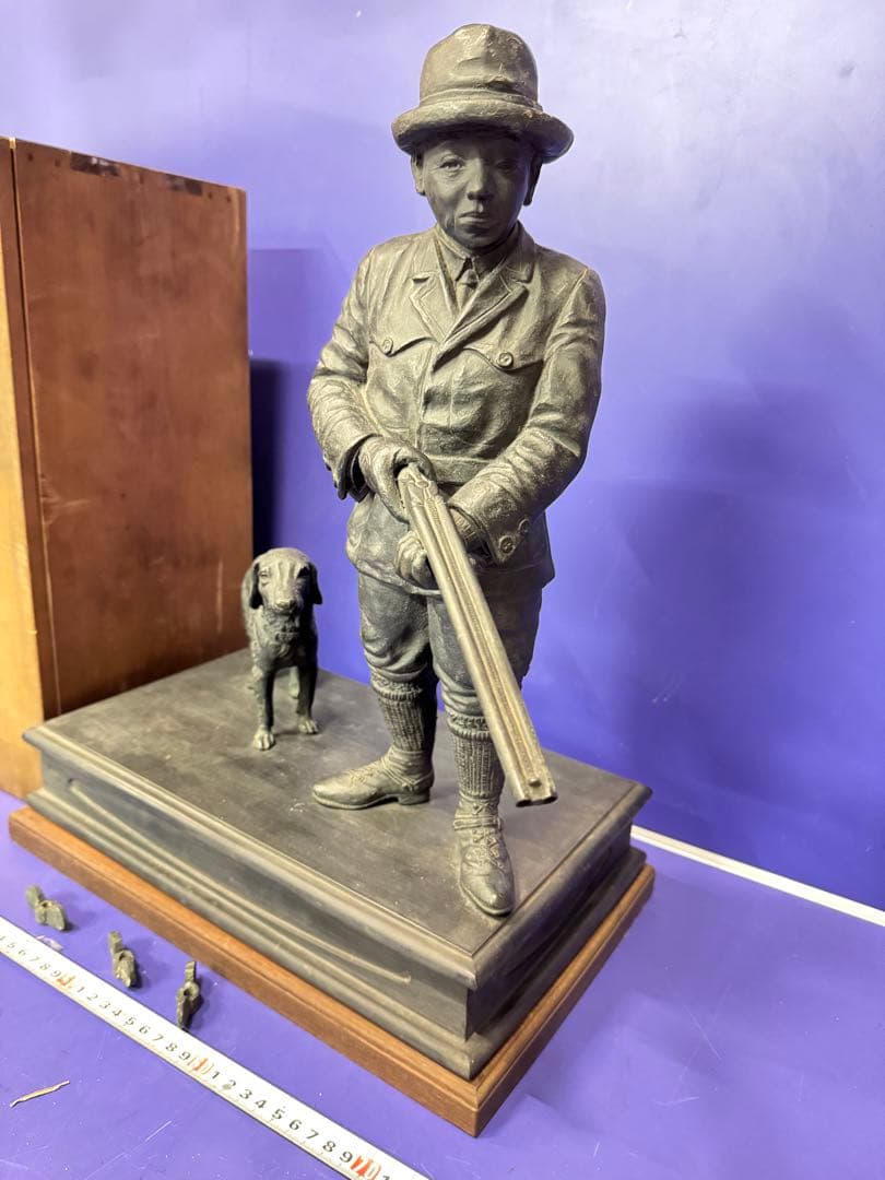 当時物貴重品 門司鐵道局小倉工場員一同　ライフル 犬 ハンター 銅像　約20kg