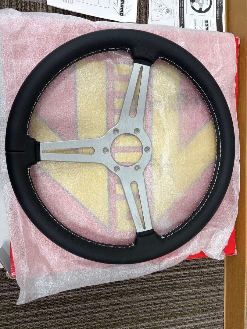 MOMO（モモ）正規品 ステアリング RETRO(レトロ) 36φ(360mm)