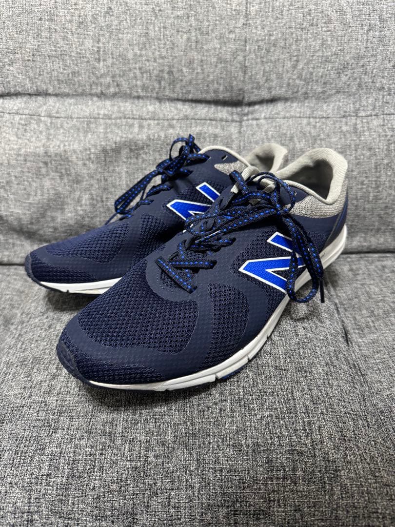 【ほぼ新品】ニューバランス　ランニングシューズ