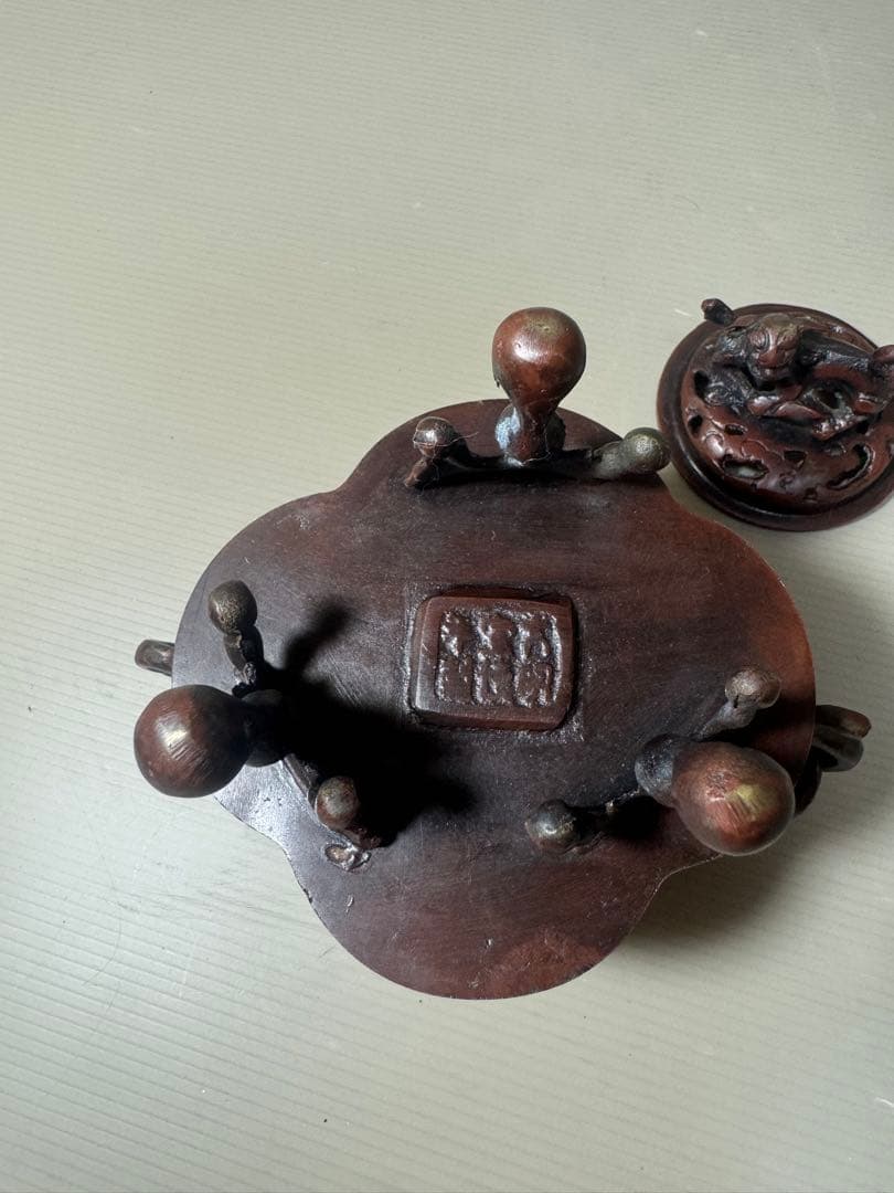 2212 骨董　大明宣徳年製銘　木瓜型　透かし文獅子摘み　香炉　時代物