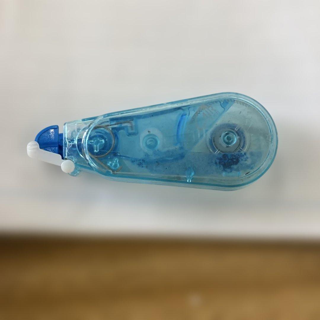 青い修正テープ 透明ケース