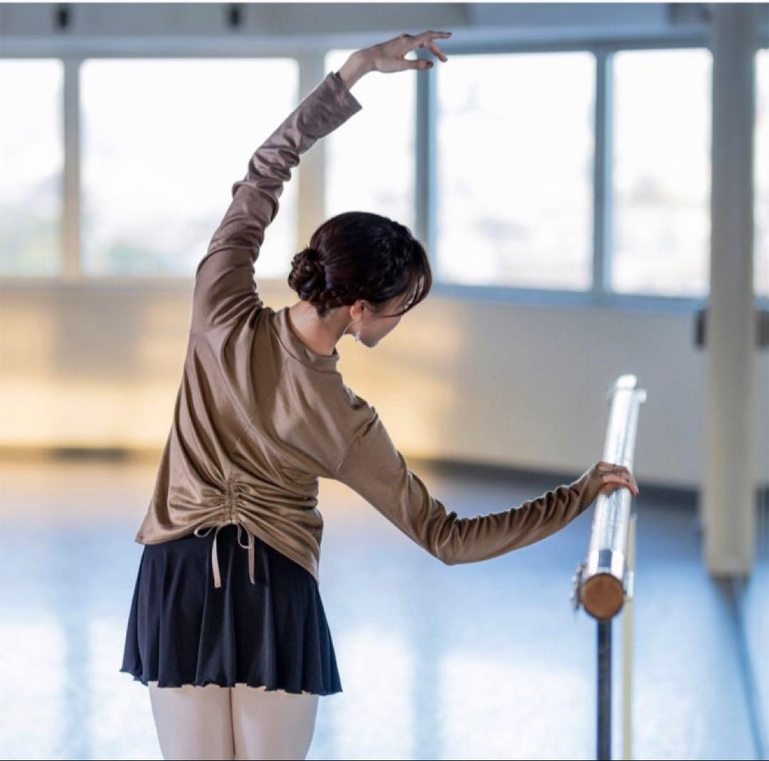 本日価格！チャコット　紺色トップスMサイズ　新品未使用✨