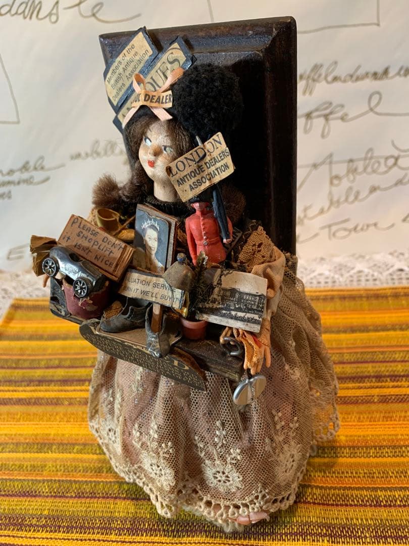 イギリス製　アンティーク　レアなロンドンアンティークショプの看板娘の人形！