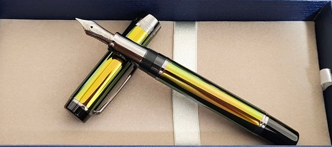 セーラー万年筆　CYLINT　万年筆　 カラードステンレス　SCARAB 太字