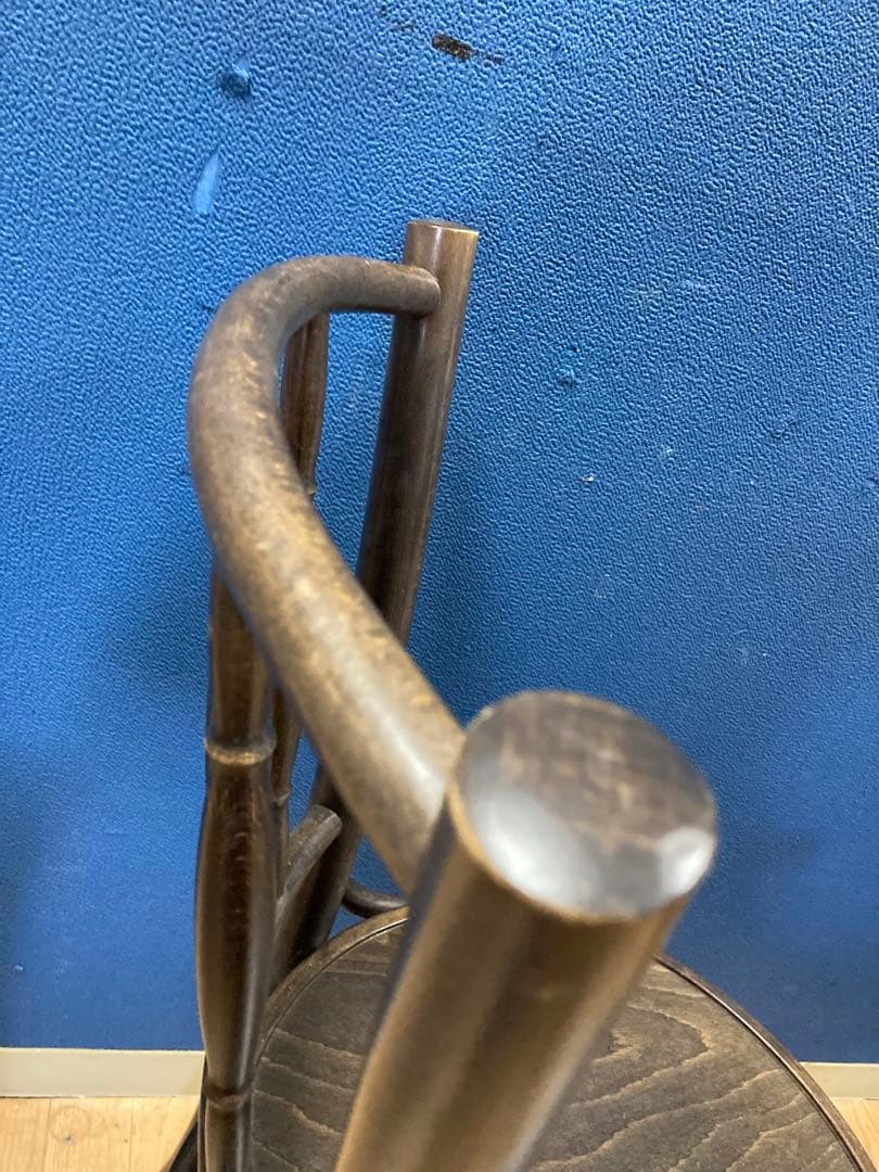 D 東ヨーロッパ　チェコ　椅子　チェア　アンティーク調　ヨーロピアン　木製　茶系