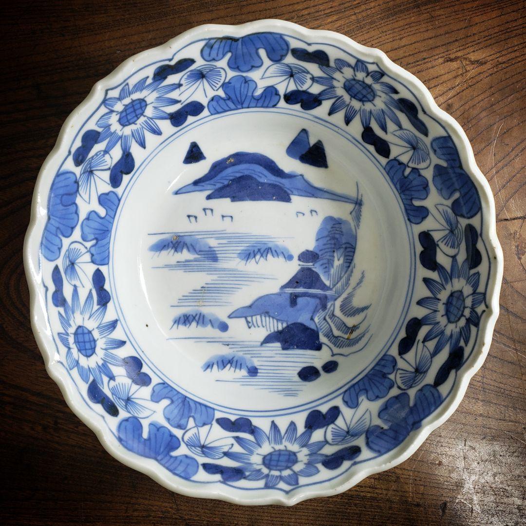 古伊万里　鉢　染付　山水図　草花蝶　唐草　花蝶模様　輪花　江戸　明治