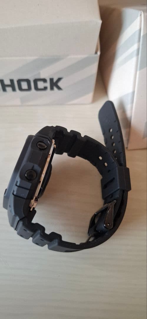 ピンクの猫CASIO G-SHOCK DW-H5600-1JR