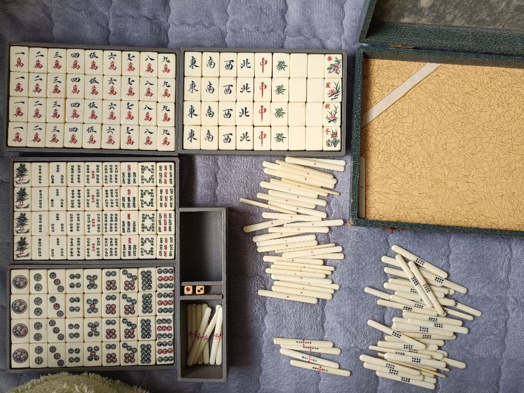 【極上品・完品】麻雀牌 骨牌 背竹 厚牌 職人手彫り 燕尾 昭和レトロ 骨董品