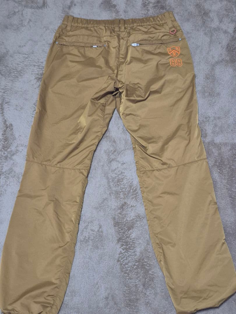 美品パーリーゲイツのパンツズボン防寒タイプ