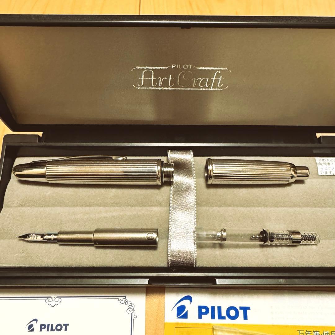 【美品】パイロット 万年筆 キャップレス ストライプ 18K ロジウム（M字）