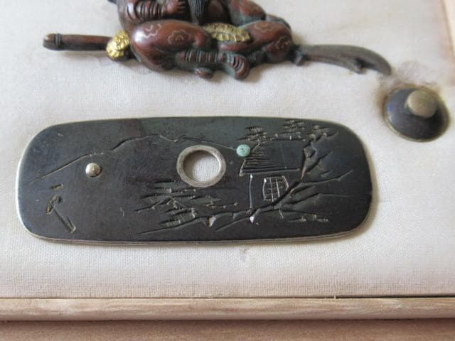 未使用江戸後期◆金工『中川一匠』刀装具 表：槍と老人 裏：山・松・家 風景片切彫