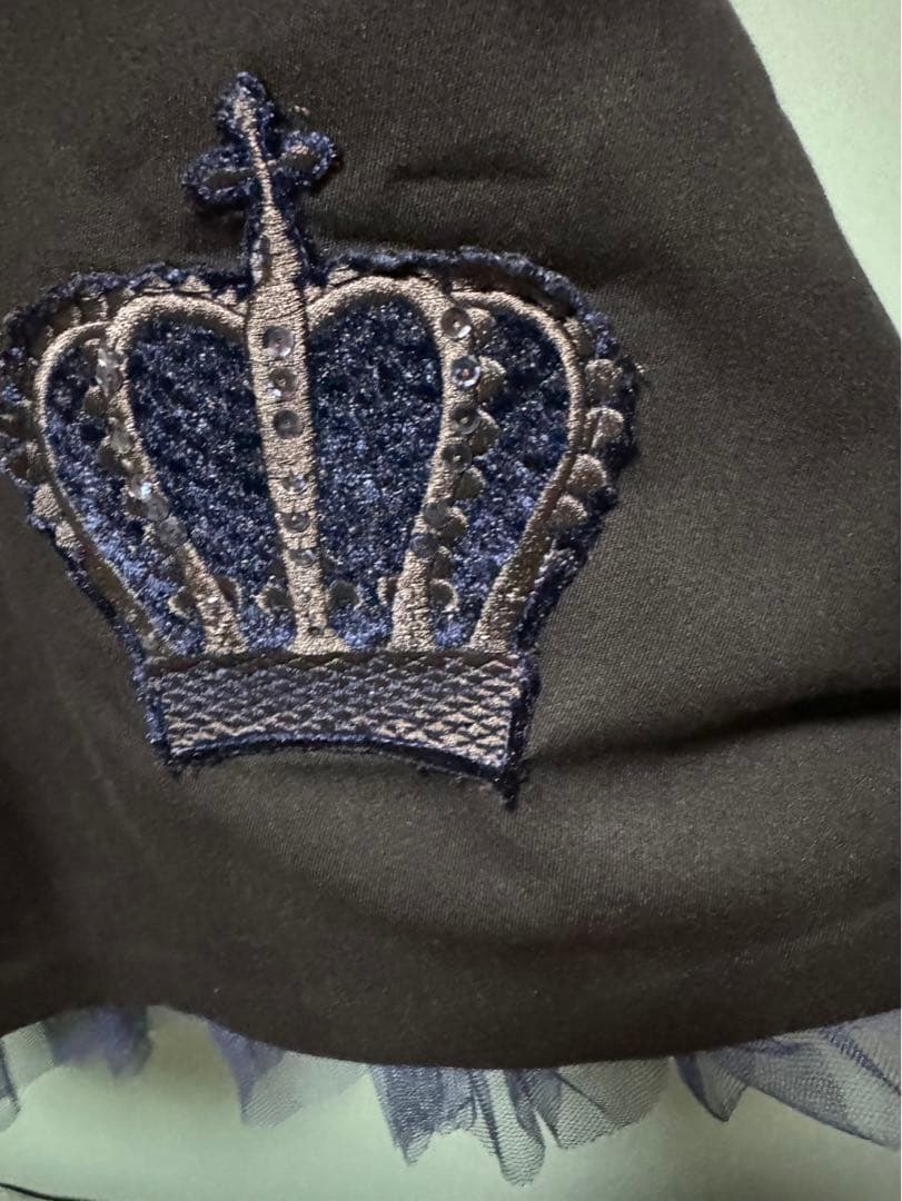 ブラックピースナウ　王冠ジャンパースカート