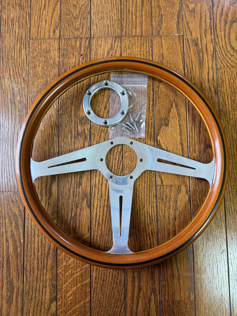 希少　ナルデイ　ステアリング　36ミリ　ウッド
