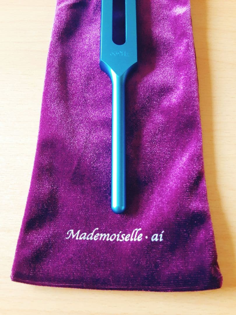 【美品】639Ｈｚ 深海チューナー アーティスティック マドモアゼル・愛 巾着付