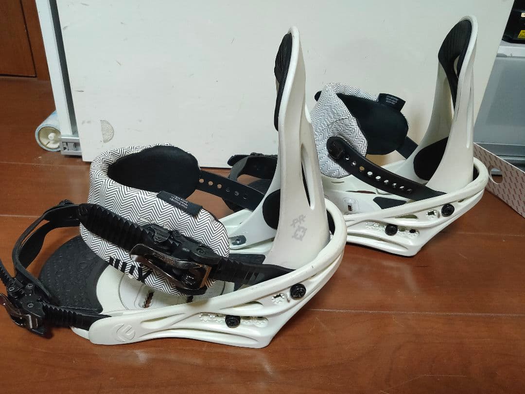 FLUX フラックス PR スノーボードビンディング ホワイト/ブラック