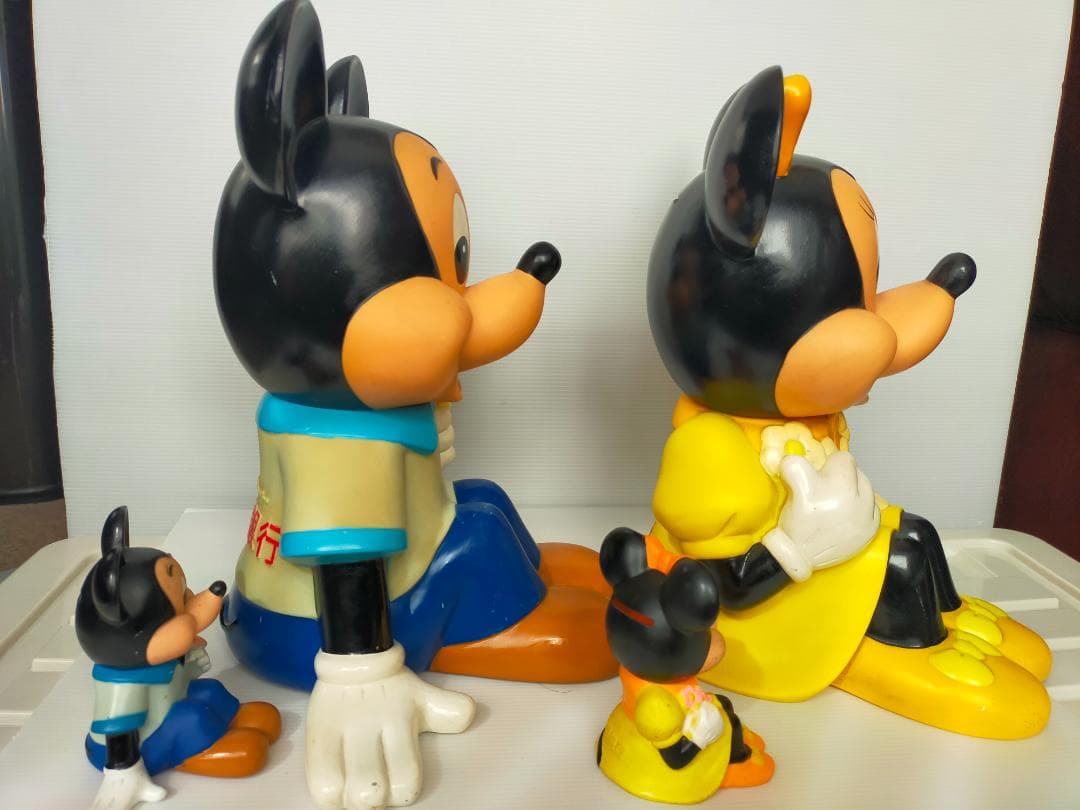 三菱銀行　貯金箱　カウンター用２体、小８体　ミッキー　ミニー