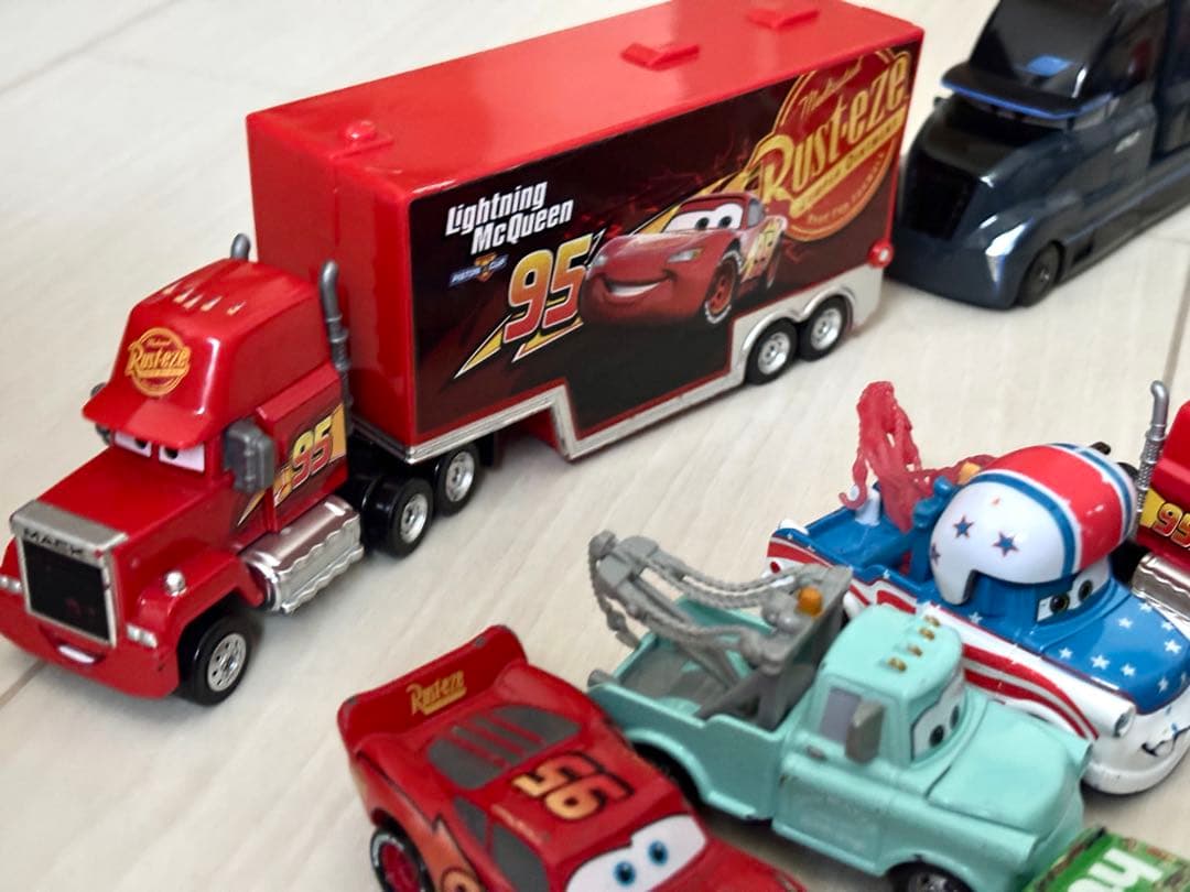 トミカ カーズ　20台 トレーラー付き