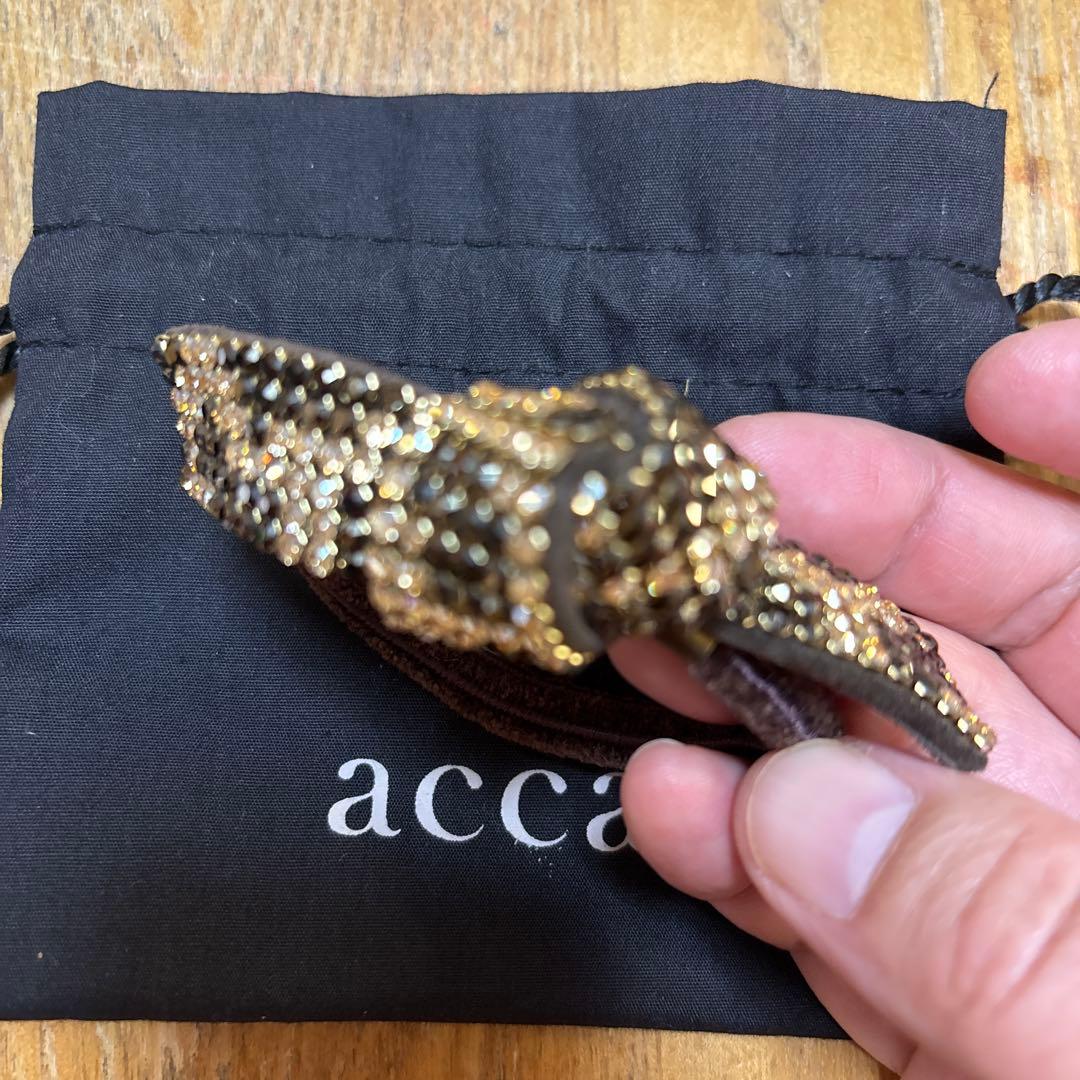 acca ストーン付きヘアゴム ブラウン