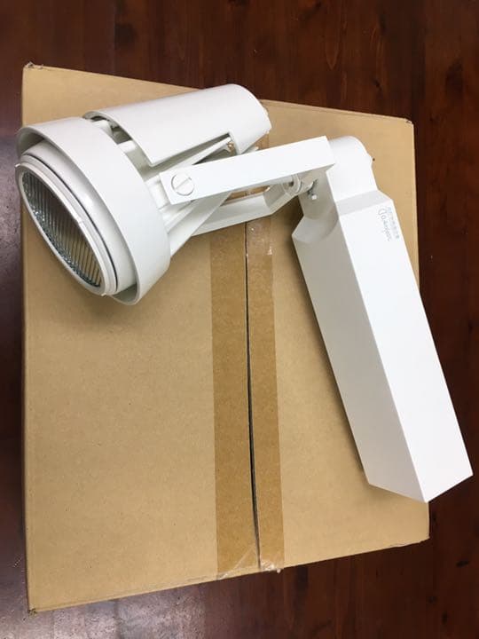 新品◆岩崎電気 LEDスポットライト ESP30000W/WSAN1◆定価4万円