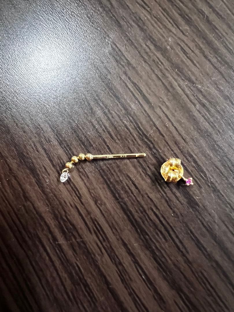 リトルエンブレム未使用に近いピアス片耳 2個出品中