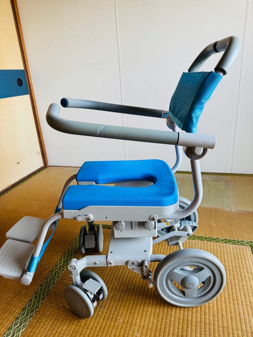 ウチエuchie 入浴用椅子 シャワーキャリー U型シート 介護用　コンパクト