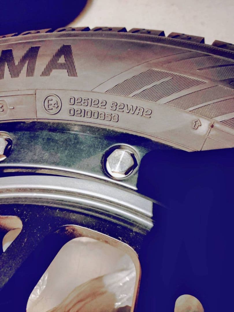 ヤリスクロス　スタッドレスタイヤセット①