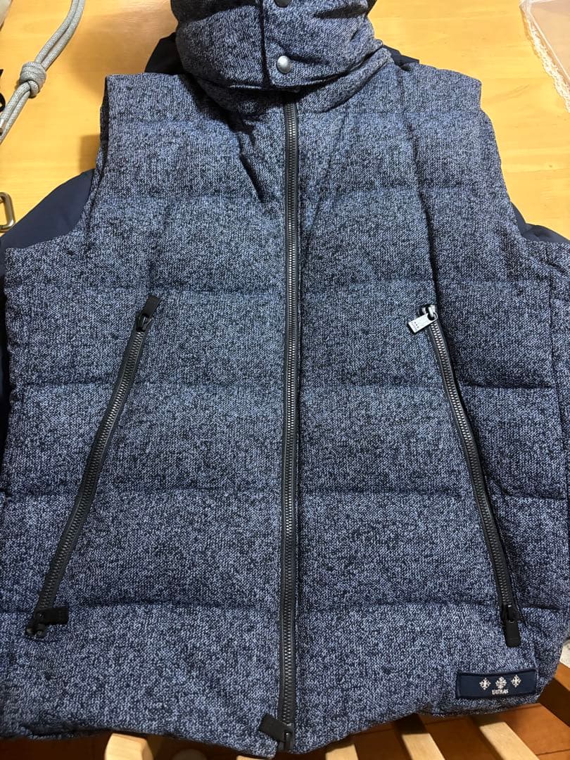 国内正規品　TATRAS 高級Rライン　ダウンベスト